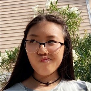 Meet your Posher, Chloe